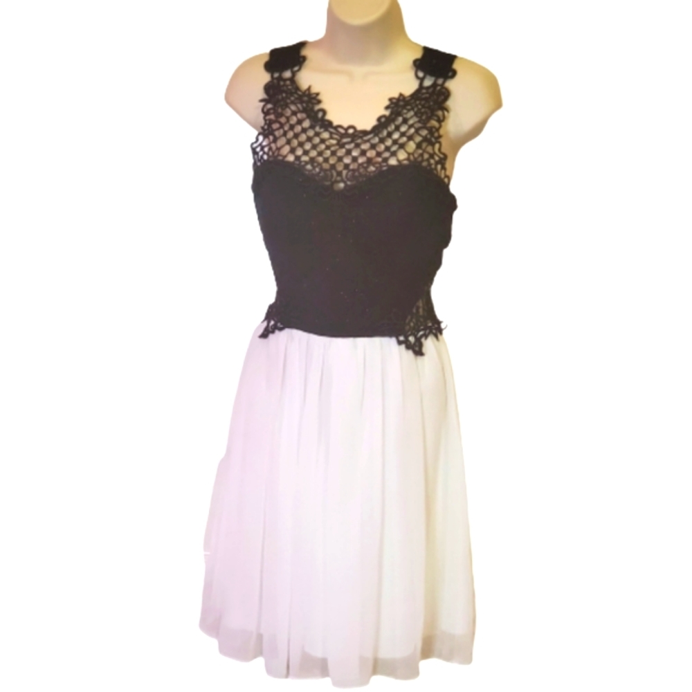City Triangles Black Sparkle Floral Lace & White Chiffon Dress,Juniors 9,NWT